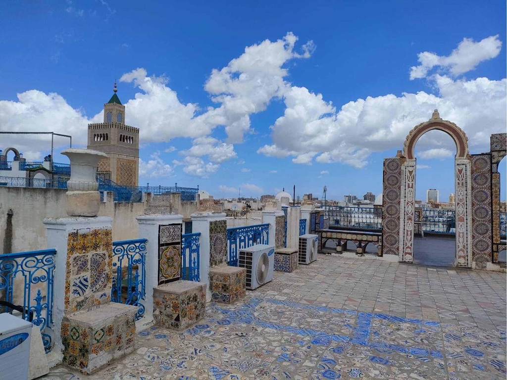 Tur dhe Kroçiere në Barcelonë, Marsejë, Siçili, Tunizi
